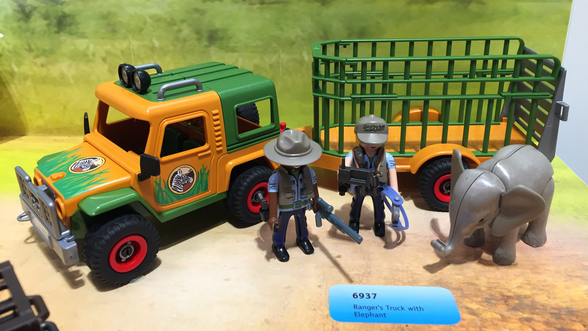 Playmobil Wildlife Set 6937 Ranger's Truck with Elephant at Toy Fair 2017